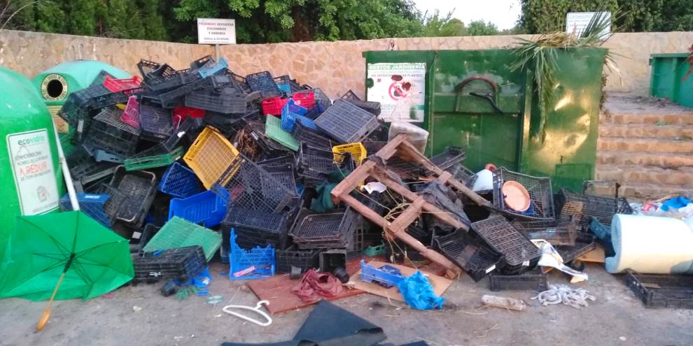 POLICE SEEK OUT AND FINE PERSON RESPONSIBLE FOR ILLEGAL DUMPING