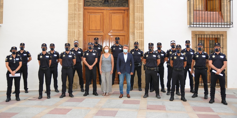 LOCAL POLICE FORCE TAKES ON 15 NEW OFFICERS – javeamigos.com