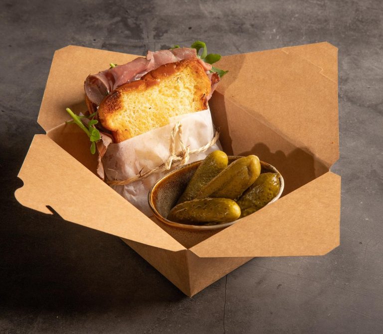 Pastrami sandwich 768x670