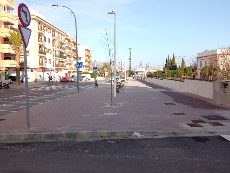 12-Av Juan Carlos-1