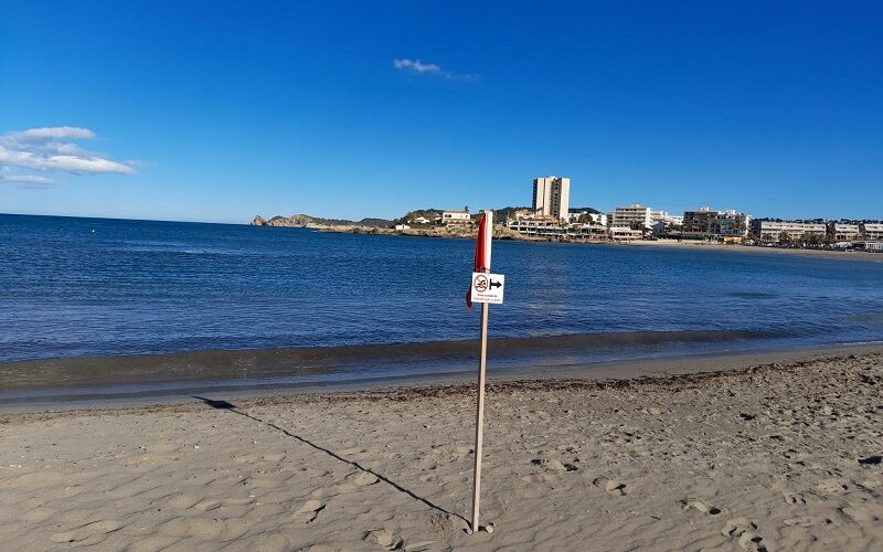 CartelBanyProhibidoArenalSabadoFotoPP