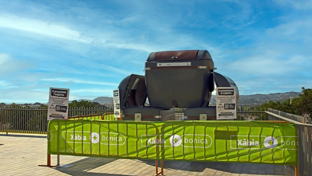 31-AYTO Bin Statues-01