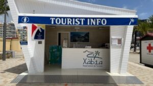 18 NEWS Tourist Offices Summer 01