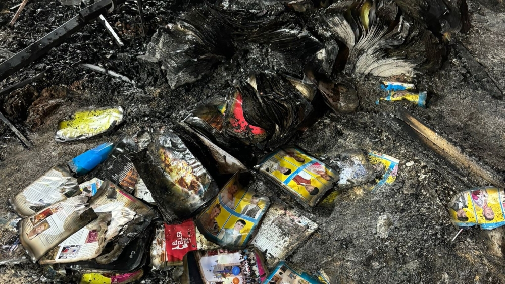 26 NEWS Fogueres Book Burning 01