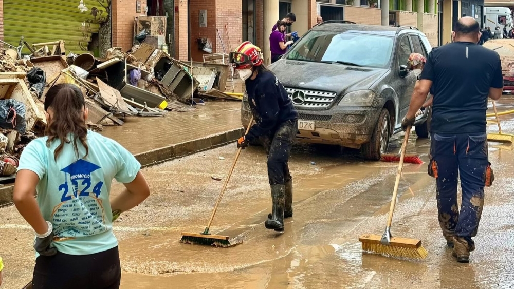 1106 NEWS Dana Voluntarios 01